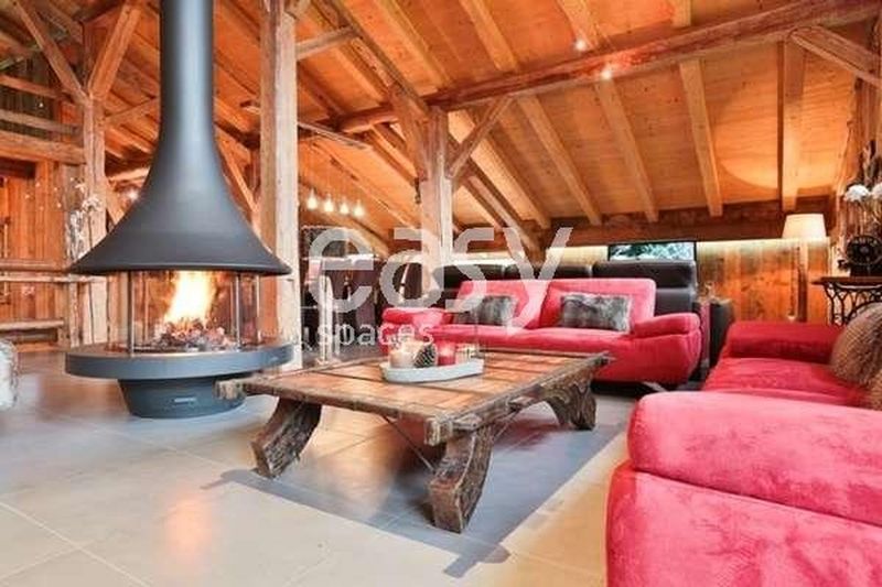 Who is familiar with an unusual and unique filming location?